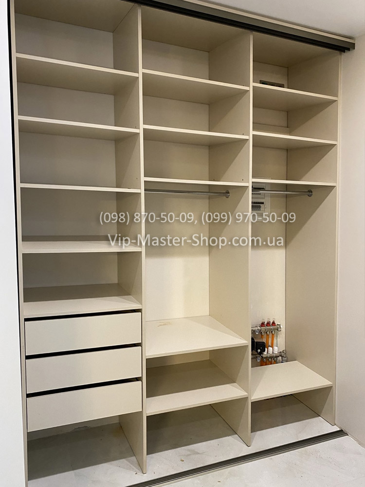 Фото Шкаф-купе крашеное стекло