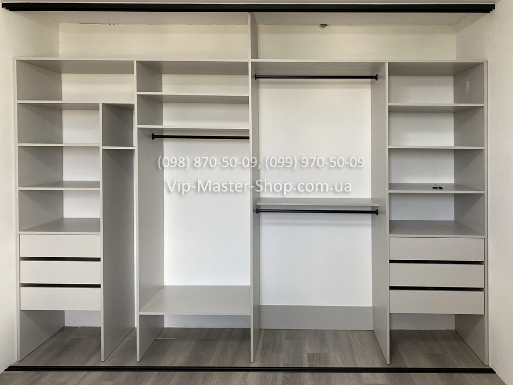 Фото Встроенный шкаф-купе внутри: ящики и полки